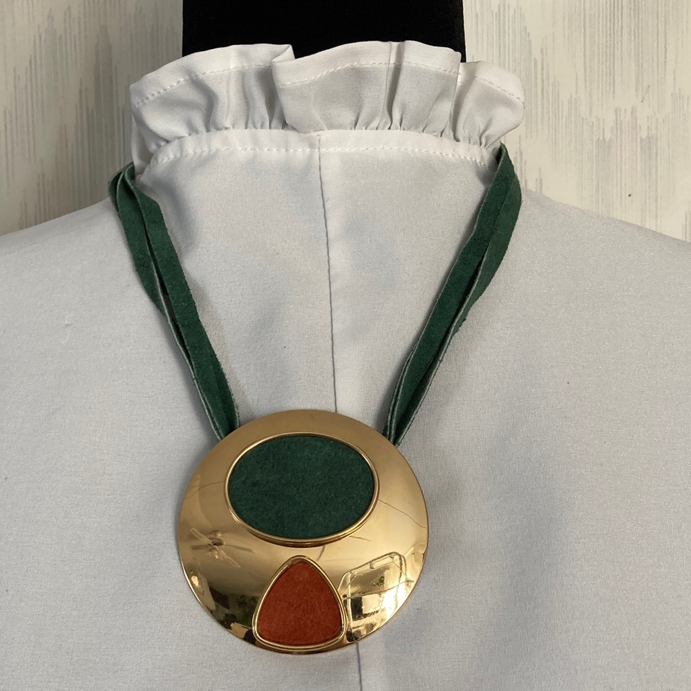 Gold Tone and Green Pendant Necklace